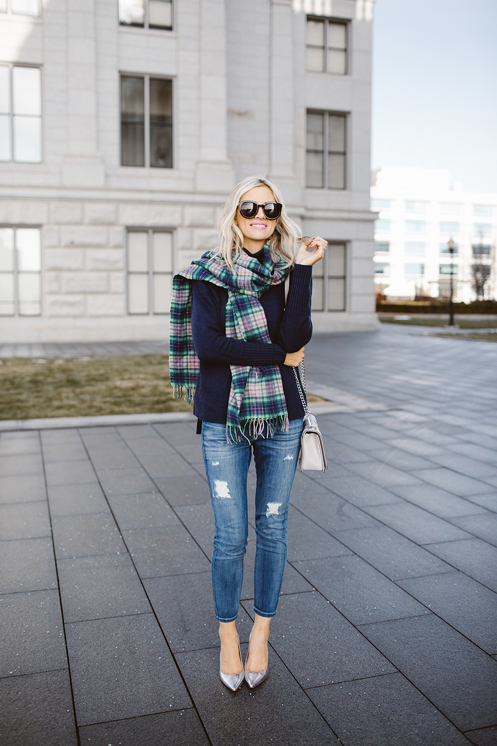 Mom jeans and heels  Business casual outfits for work, Young