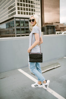 How to get dressed in 5 minutes or less | casual outfit ideas | weekend wear | distressed boyfriend jeans | Little Miss Fearless