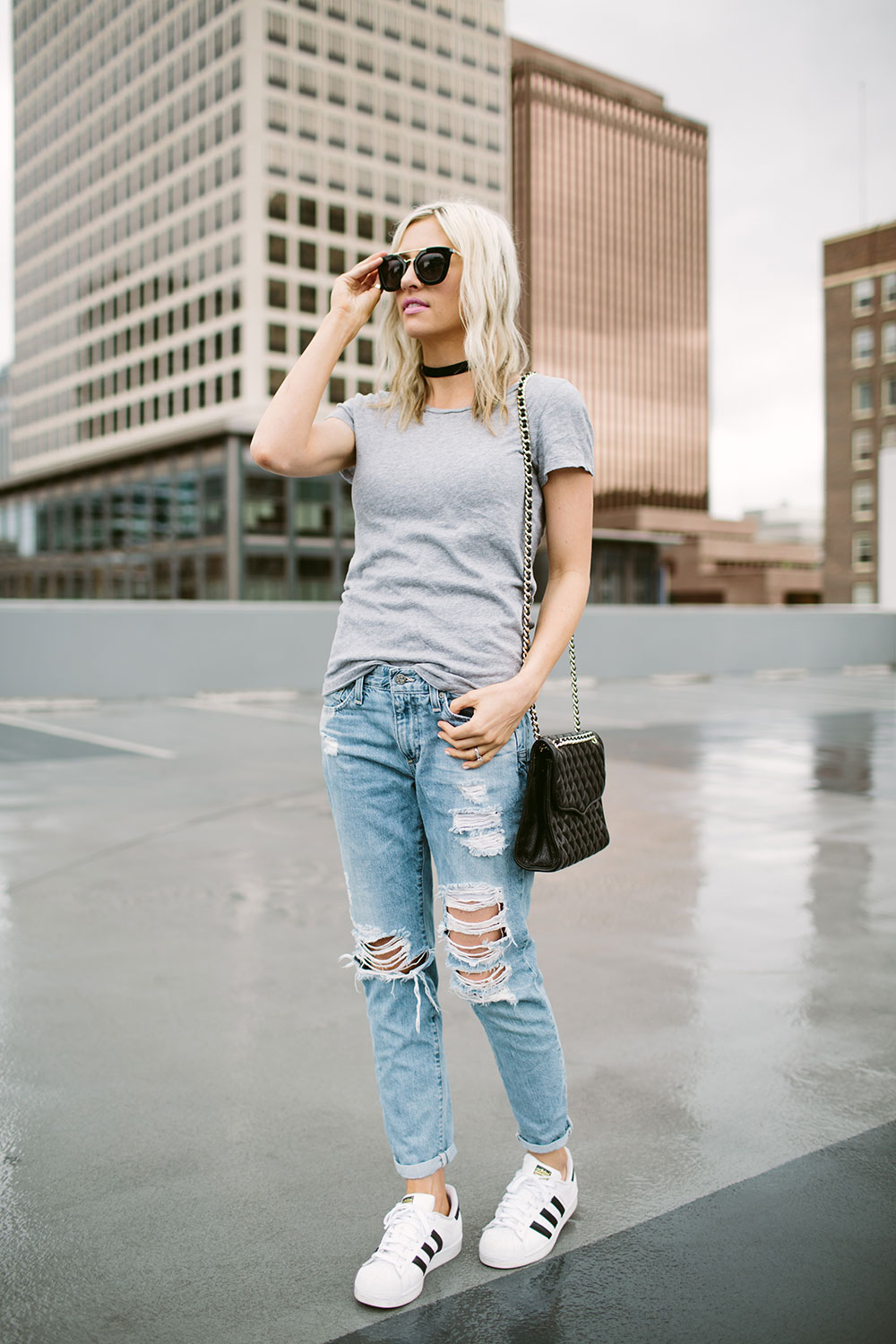 How to get dressed in 5 minutes or less | casual outfit ideas | weekend wear | distressed boyfriend jeans | Little Miss Fearless