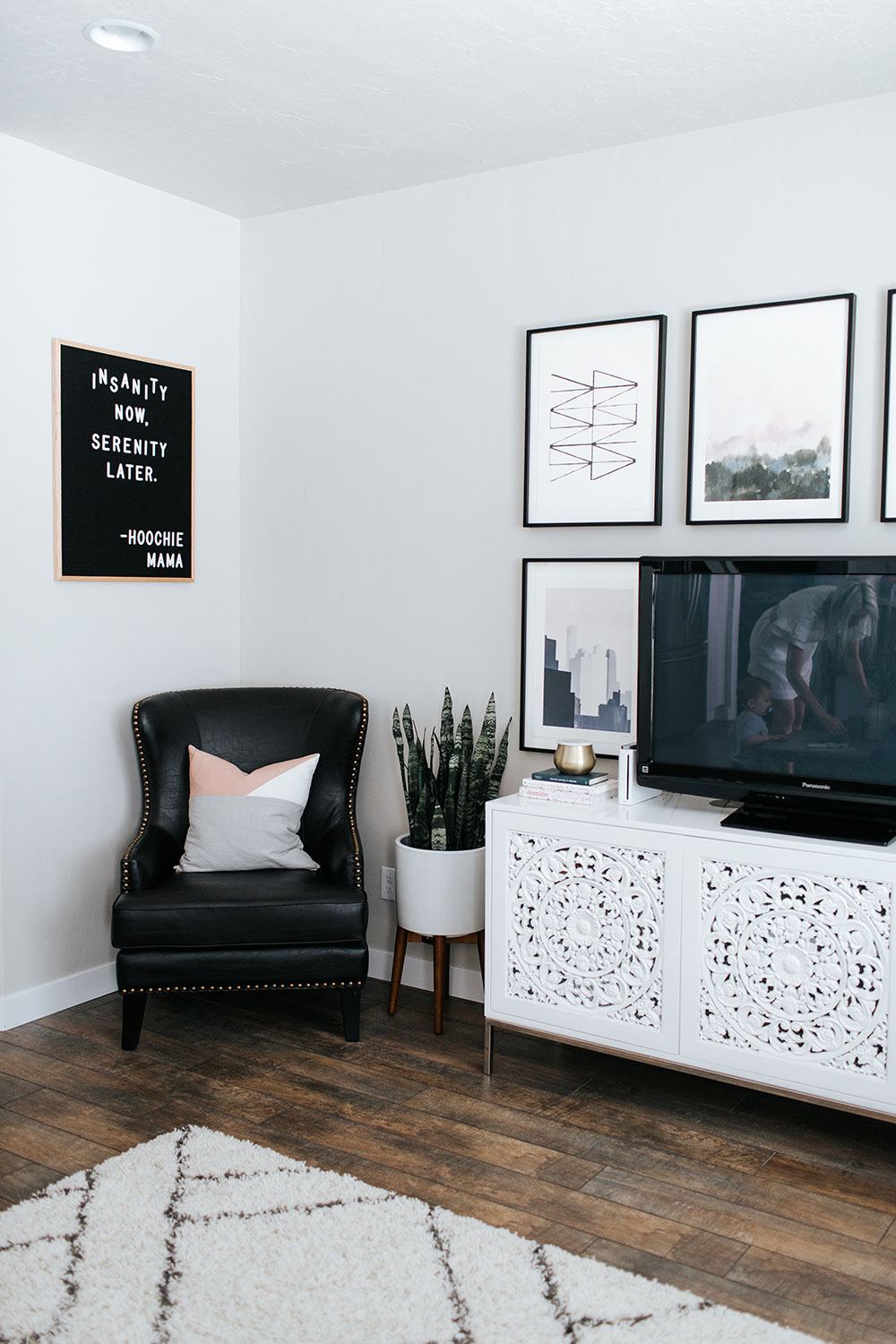 How to design a small living room | living room decor ideas | gallery wall inspiration | minted art styling service | Little Miss Fearless