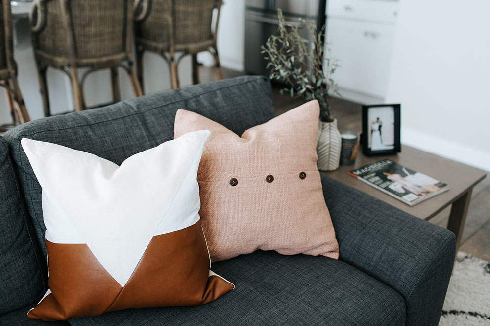 How to design a small living room | living room decor ideas | gallery wall inspiration | minted art styling service | Little Miss Fearless