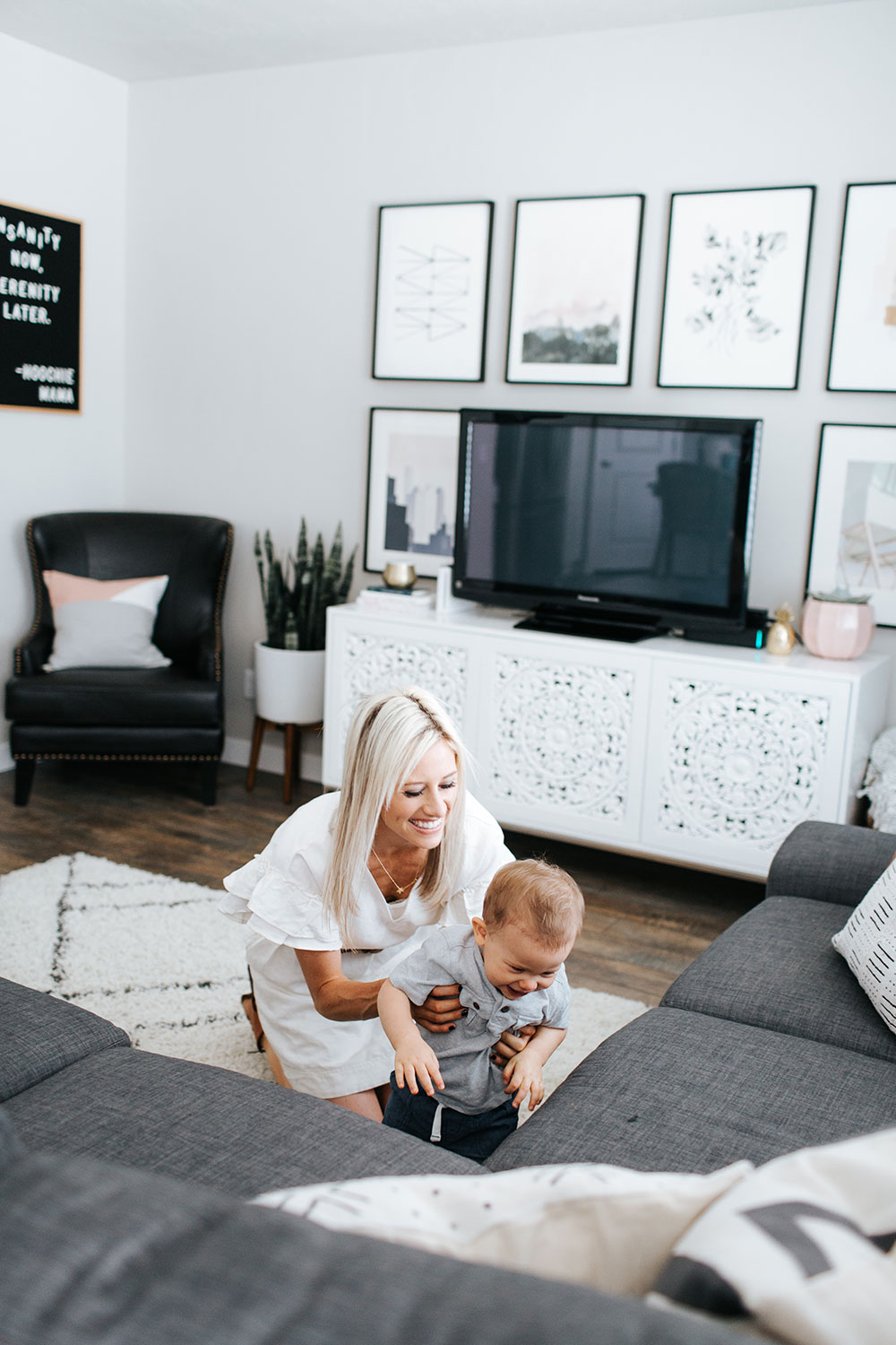 How to design a small living room | living room decor ideas | gallery wall inspiration | minted art styling service | Little Miss Fearless