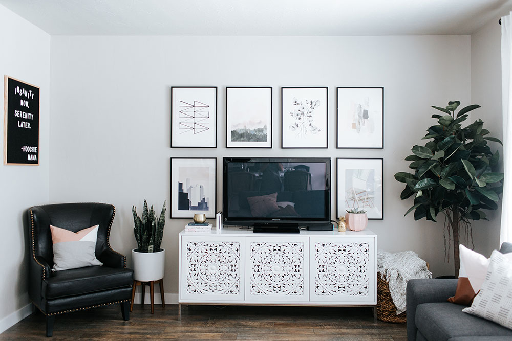 How to design a small living room | living room decor ideas | gallery wall inspiration | minted art styling service | Little Miss Fearless