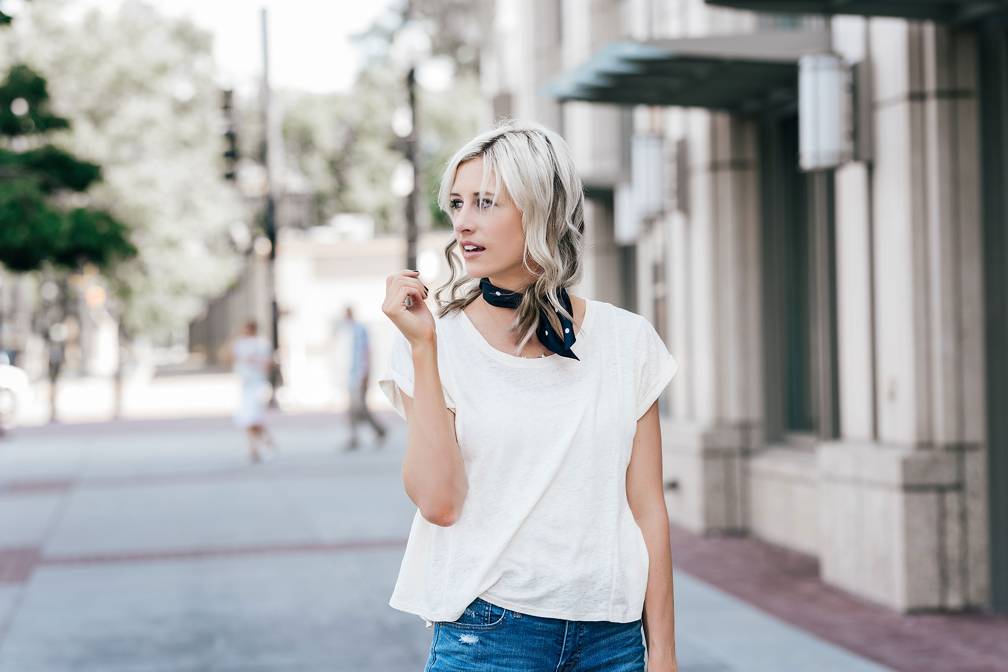 An Easy (and Affordable) Way to Update Your Favorite Basics | How to Wear a Neck Scarf | Transitional fall outfit ideas | Best bags for fall | Best shoes for fall | Little Miss Fearless