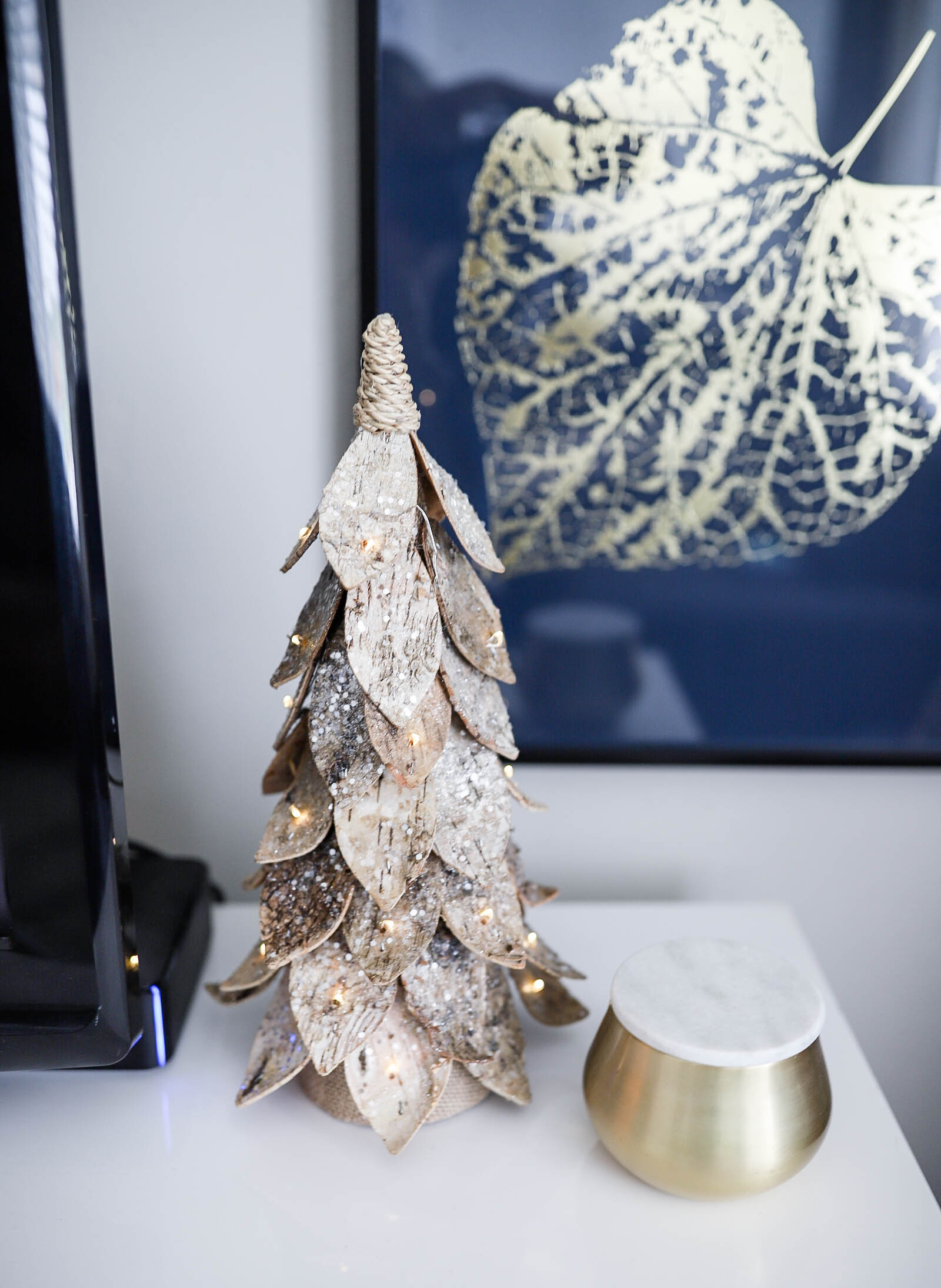 4 Simple Ways to Update Your Home Decor for the Holidays | gallery wall inspiration | minted art styling service | Little Miss Fearless