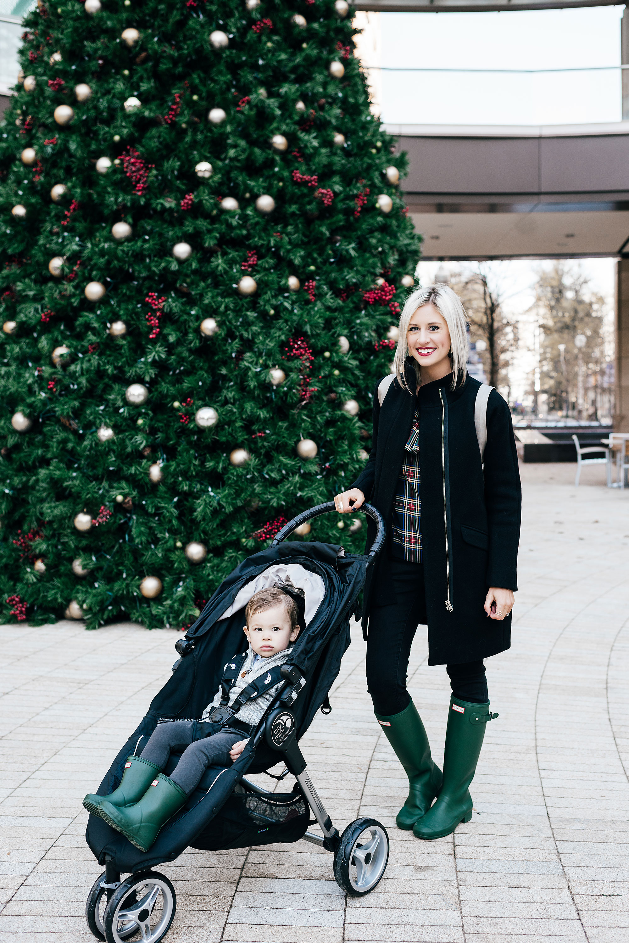 Why Christmas Shopping in the City is WAY Better Than Shopping Online | Little Miss Fearless