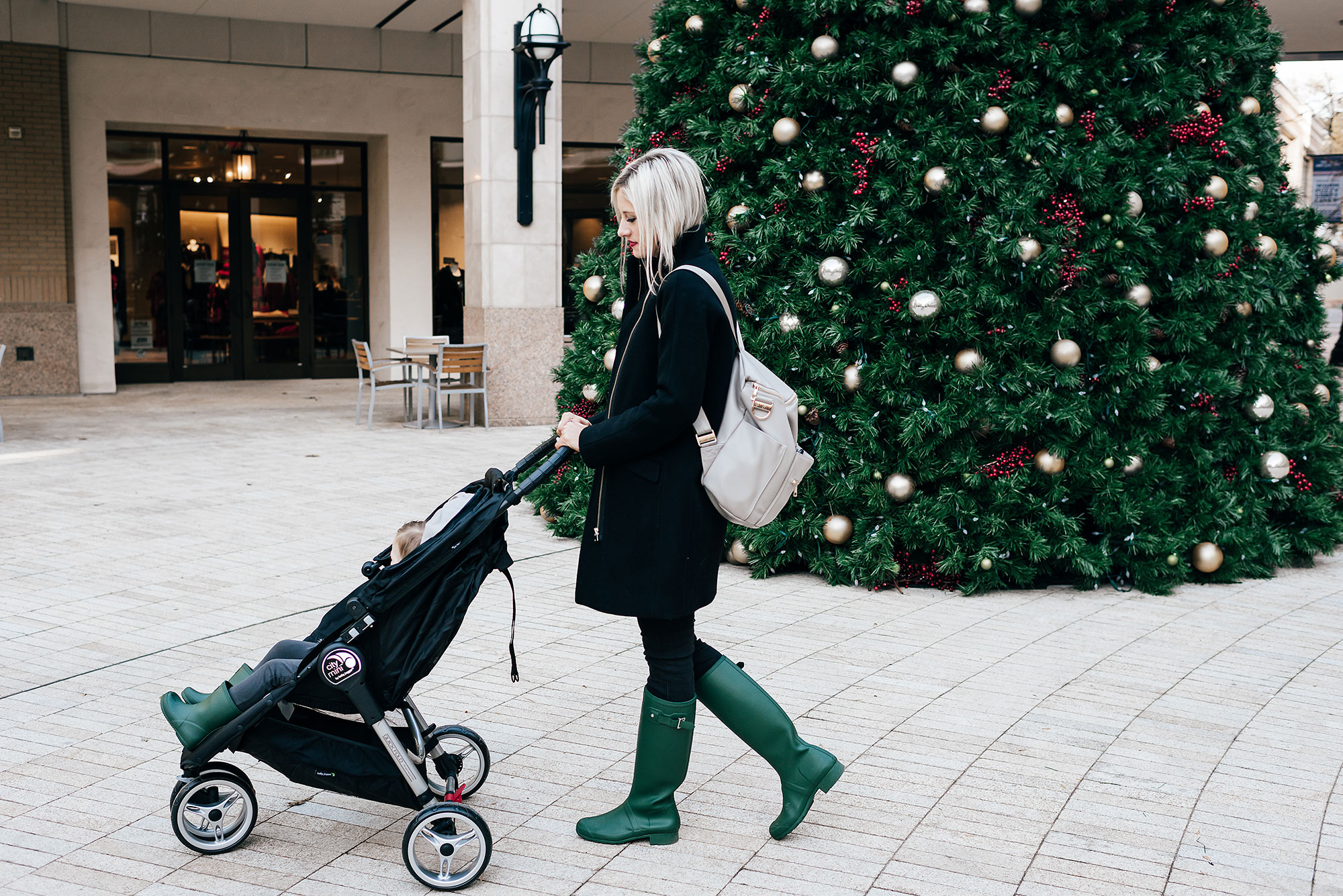 Why Christmas Shopping in the City is WAY Better Than Shopping Online | Little Miss Fearless