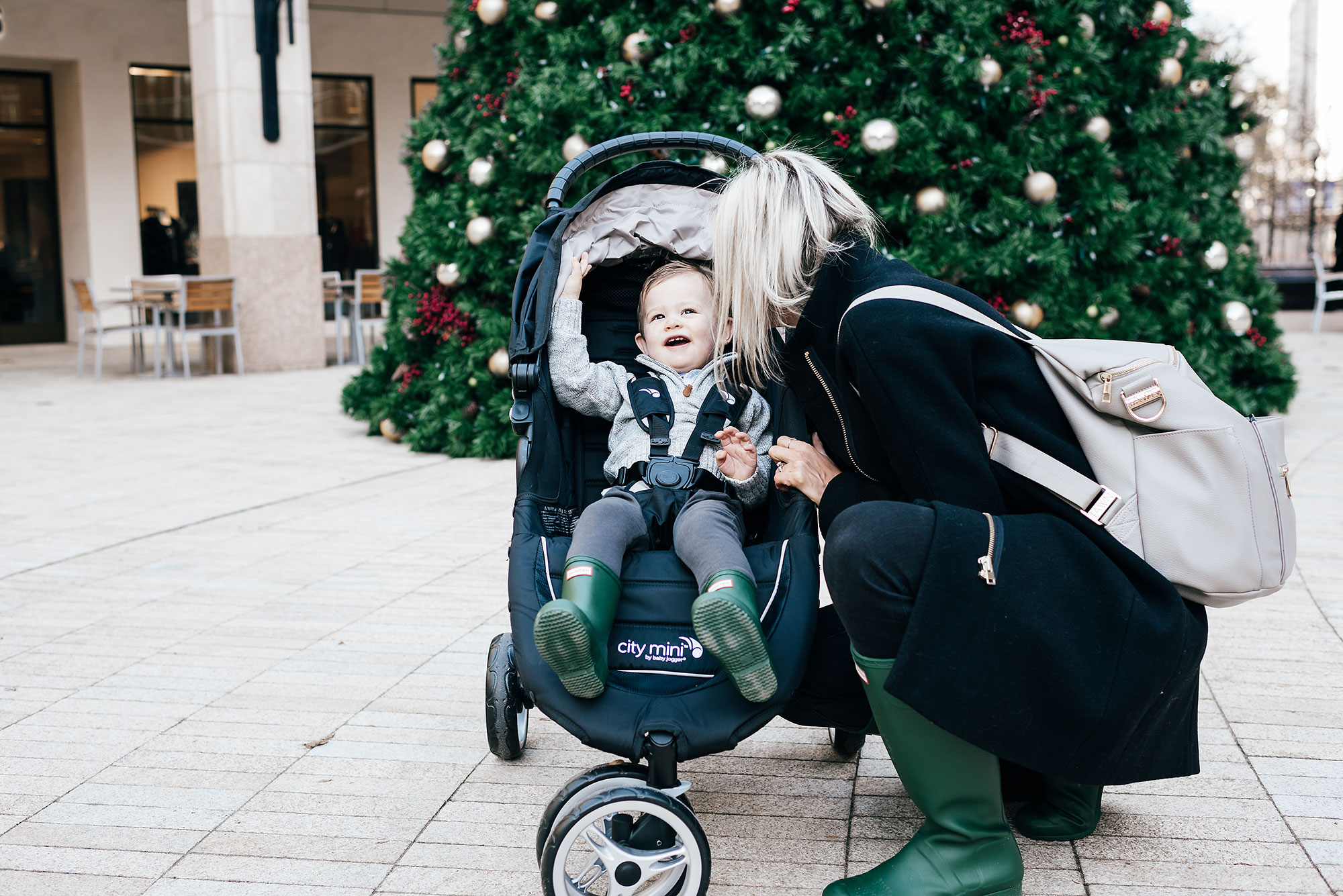 Why Christmas Shopping in the City is WAY Better Than Shopping Online | Little Miss Fearless