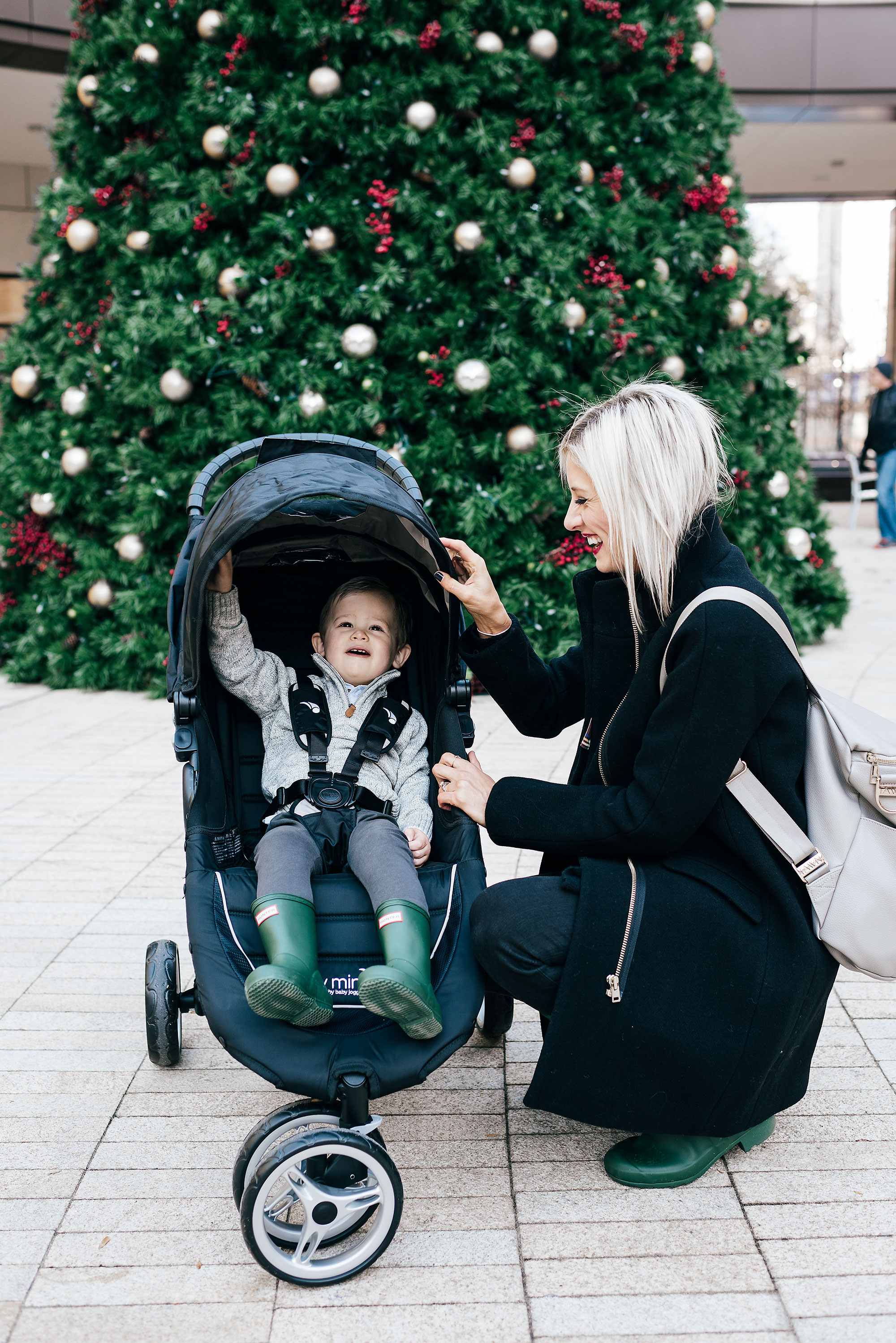 Why Christmas Shopping in the City is WAY Better Than Shopping Online | Little Miss Fearless