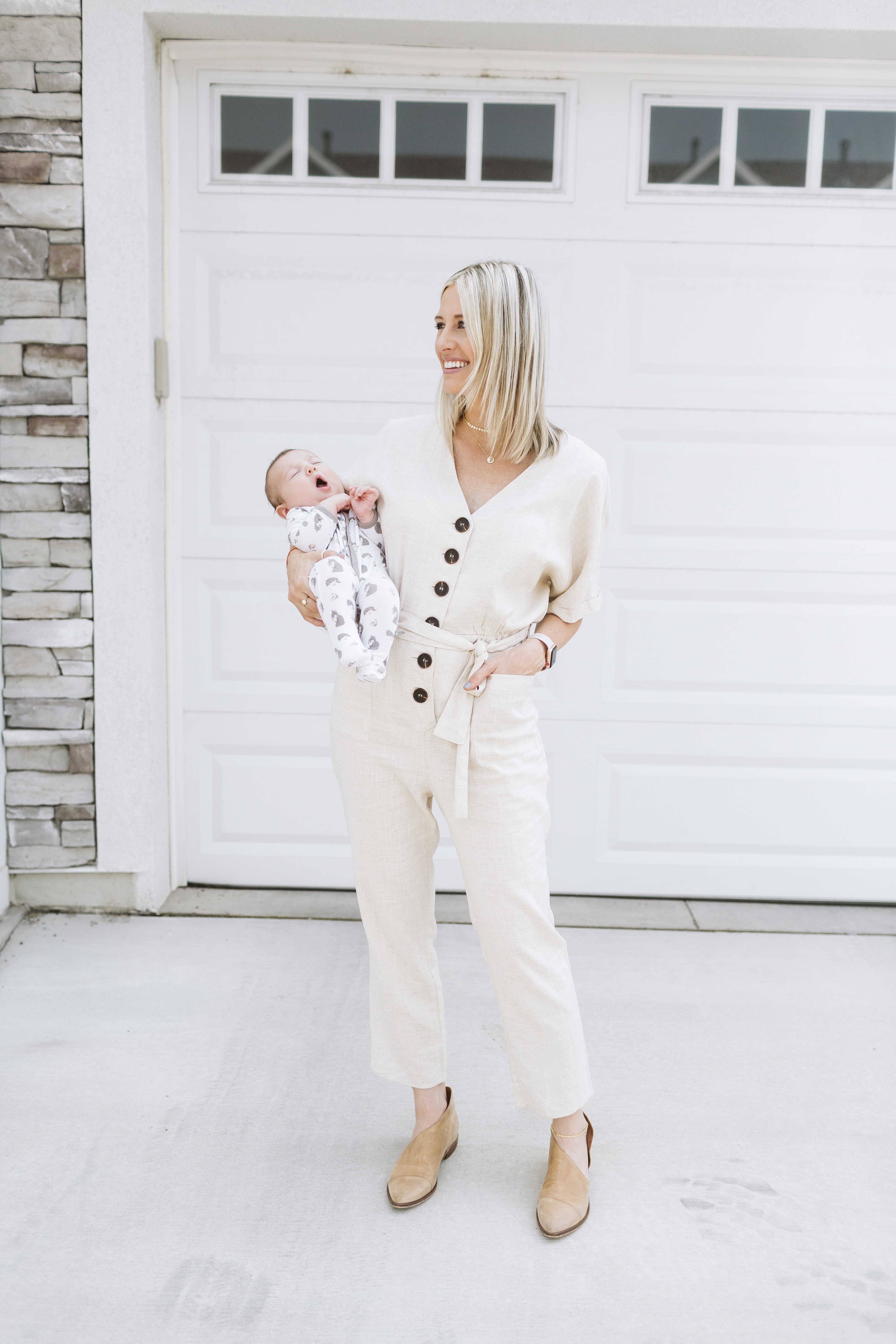 Postpartum Capsule Wardrobe (Affordable Options!) - Merrick's Art